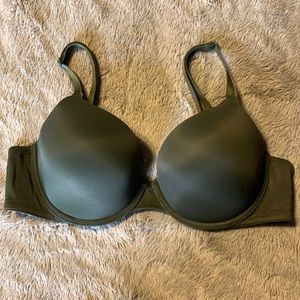 Victoria’s Secret PINK Wear Everywhere T-shirt Lightly Lined